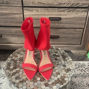 Mackin J NWT Bright Red Heels/Covered/Dressed